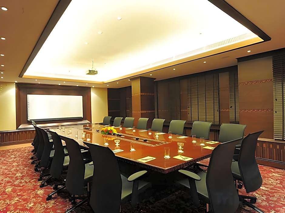Mayfair Convention Hotel