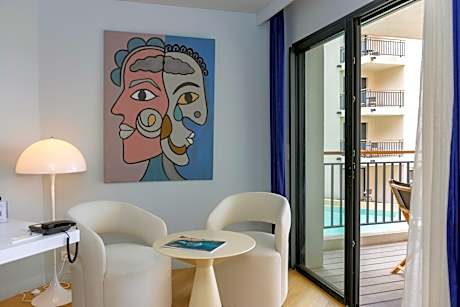 Superior Double or Twin Suite and Sea and Pool View