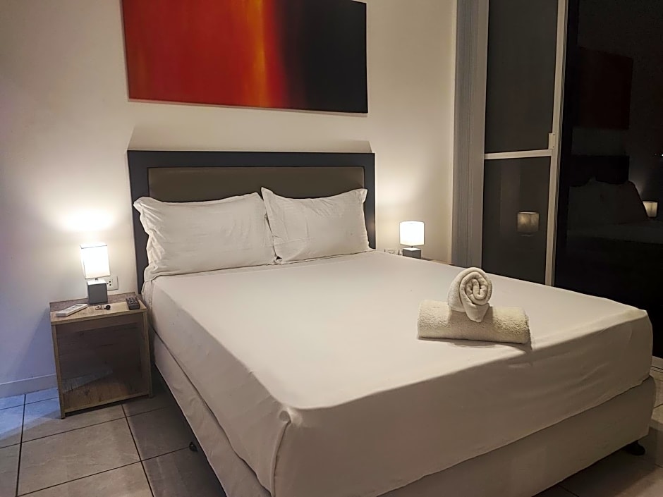 Bonsai Jacuzzi Suites