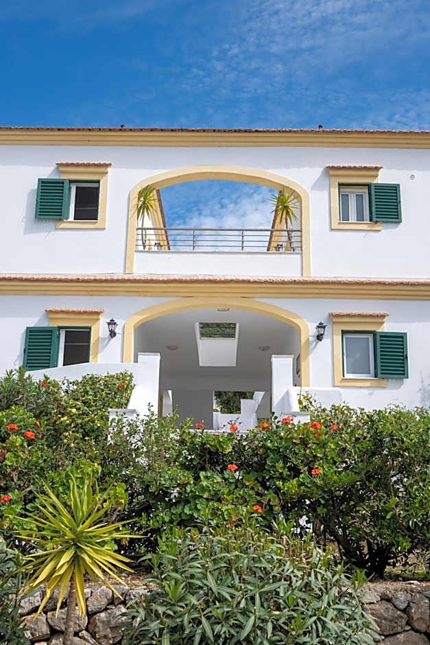 Crystal Blue Hotel, Barbati