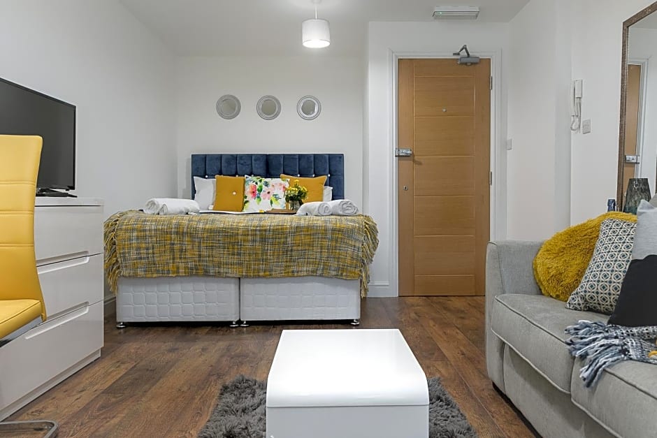 KVM - City Apartments, town centre with parking by KVM Serviced Accommodation