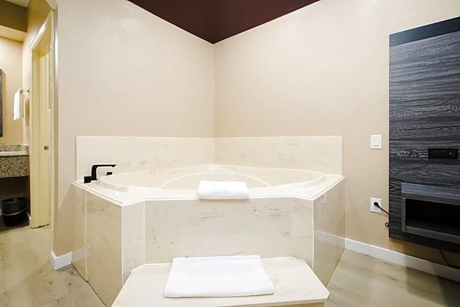 Sapphire Inn & Suites