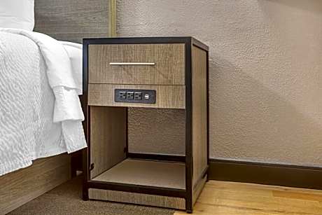 Deluxe Room with Two Double Beds Smoke Free