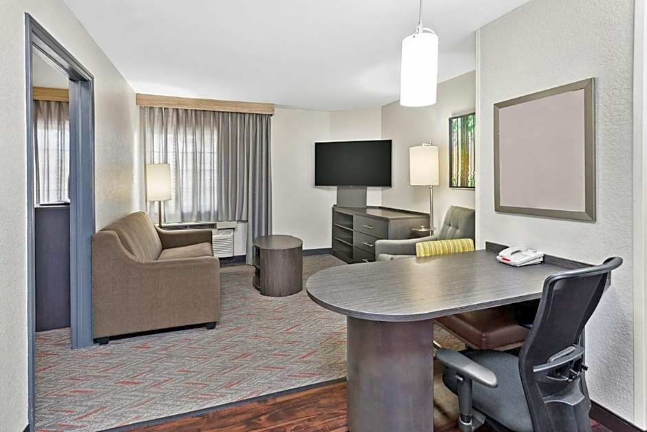 Photo 1 of 18 of 1 Queen Bed Suite, Accessible, Bathtub