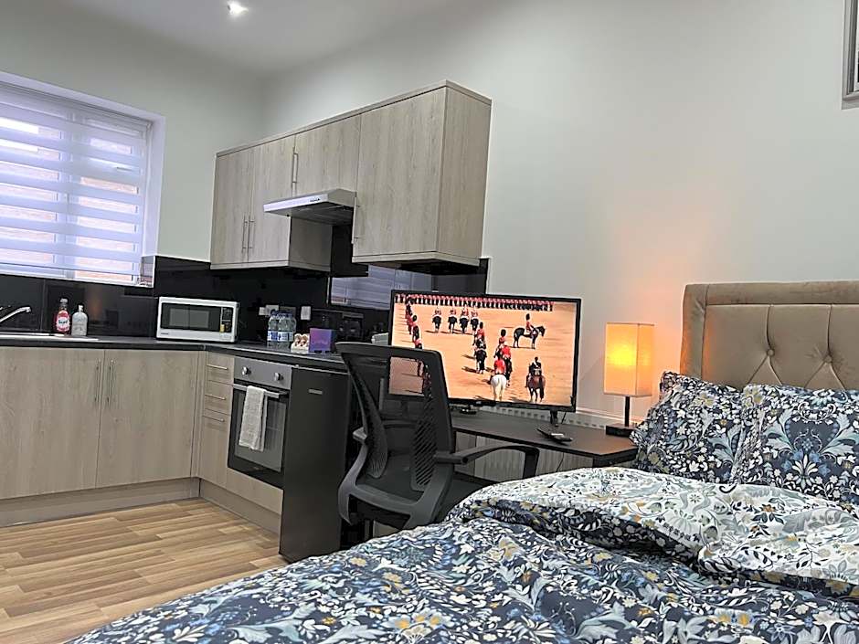 MIA Residence - Entire Studio apartment - City View - London - Next to Ealing Broadway Station