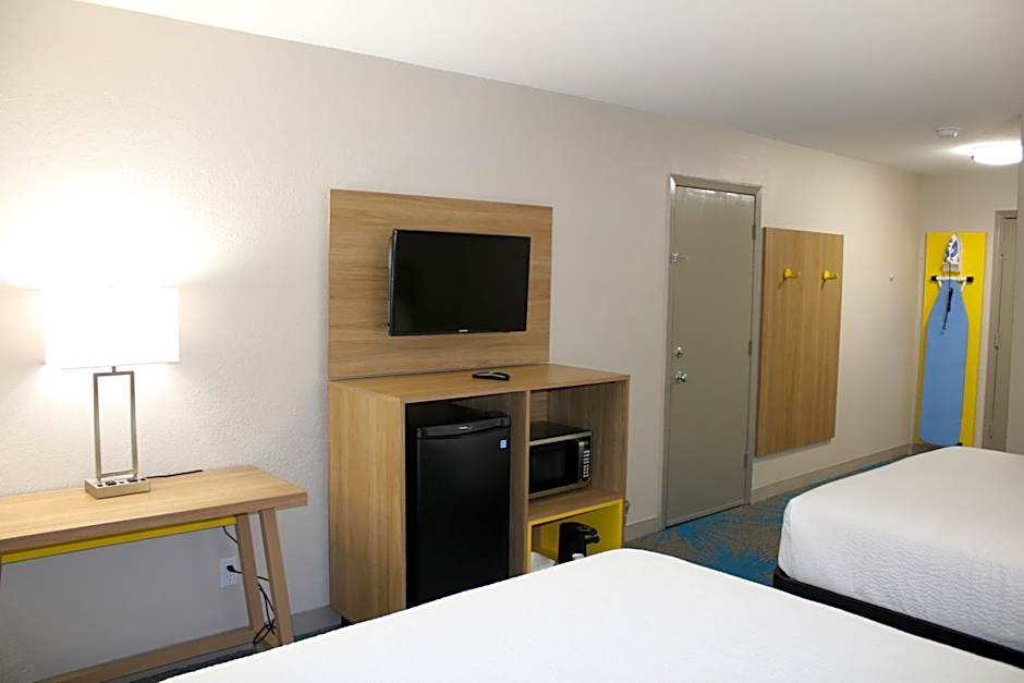 Days Inn by Wyndham Waco University Area