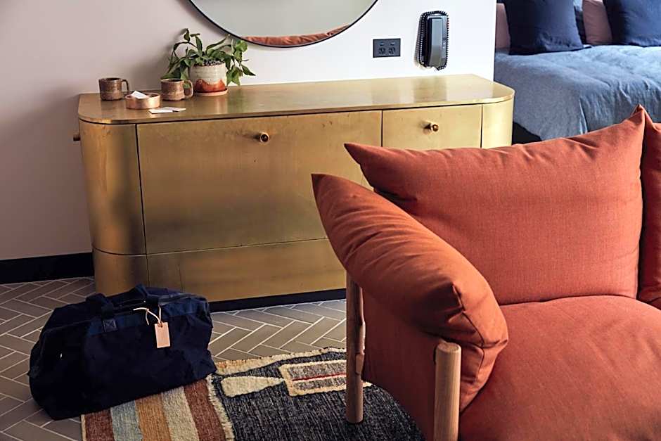 Paramount House Hotel