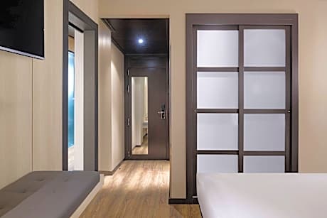 Junior Suite, Junior Suite, 1 King, Sofa bed