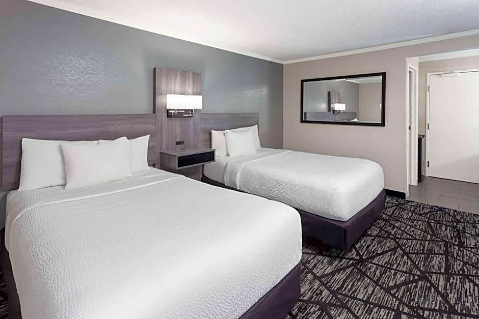 La Quinta Inn & Suites by Wyndham Cleveland Independence