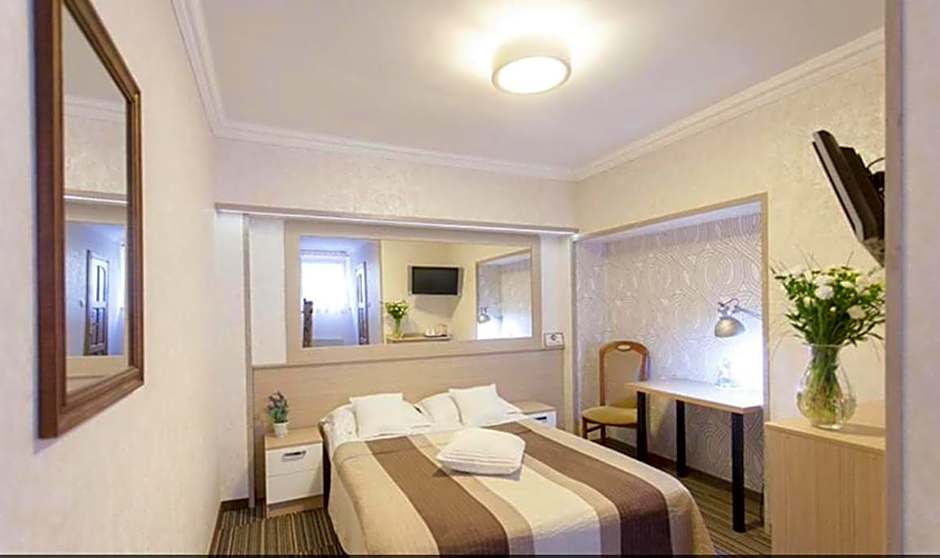 Villa Anna - Noclegi Rooms - FREE parking, taras, 1500m do Starówki