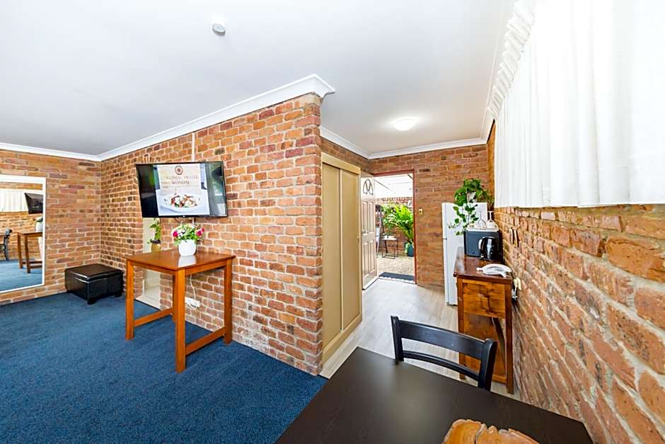 Wondai Colonial Motel & Ivory's Restaurant