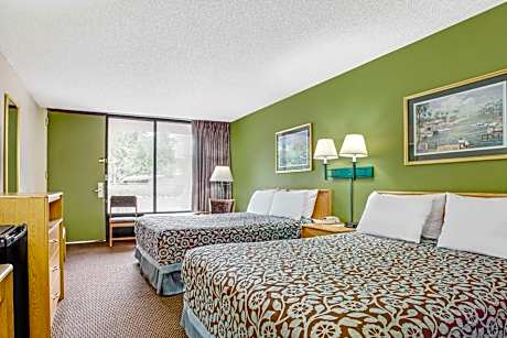 2 Double Beds Smoking