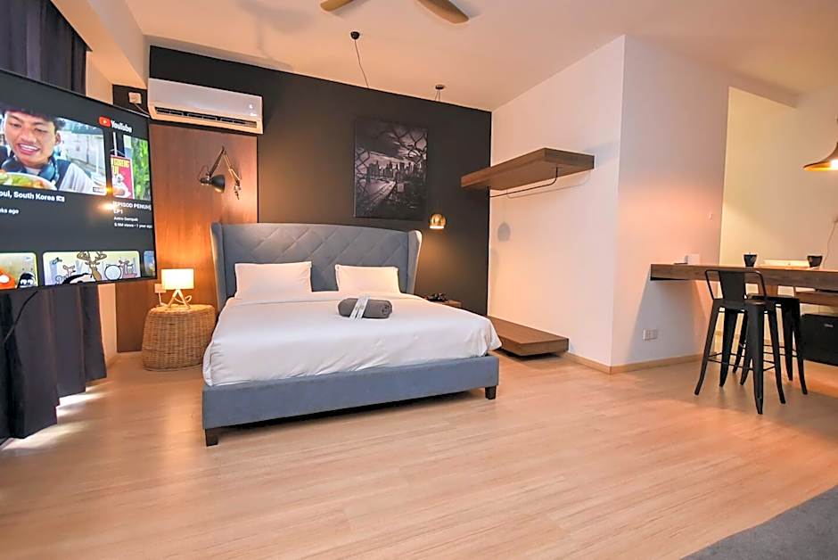 Cube 8teens Boutique Suite by Nest Home