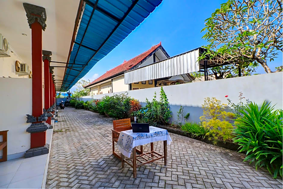 OYO Life 92838 Kost Ibu Surya