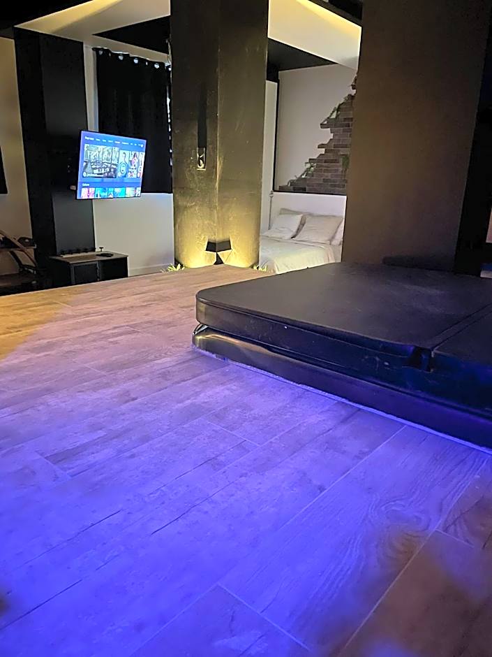 La suite Grenoble spa jacuzzi et sauna privatif