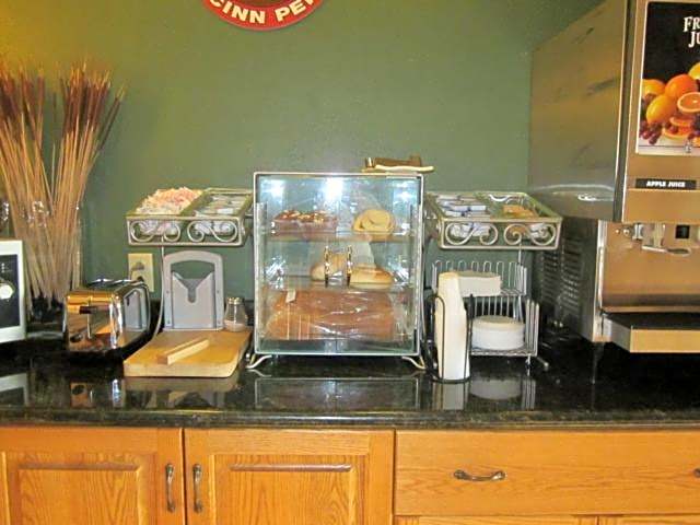 AmericInn by Wyndham West Bend