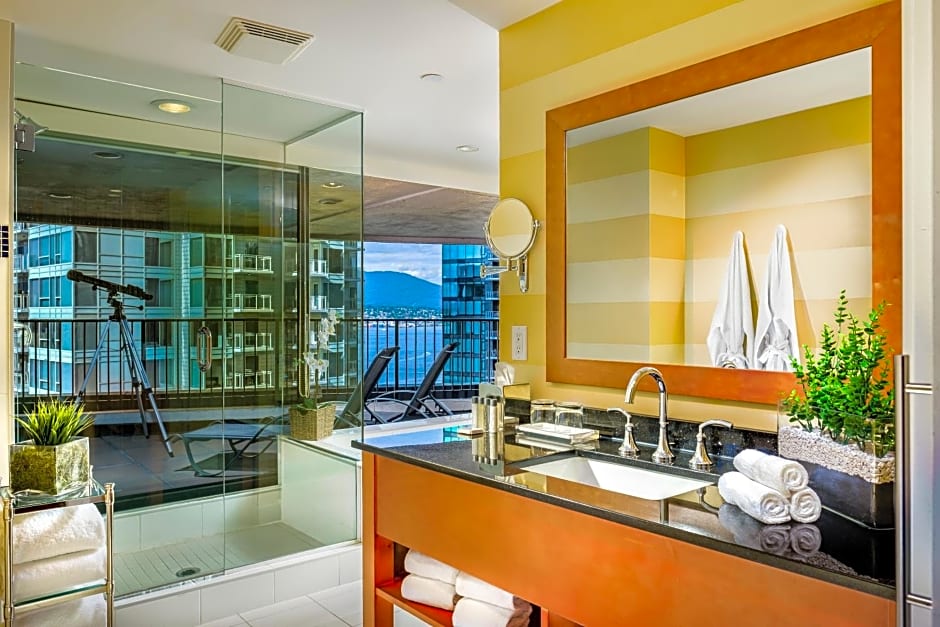 Pinnacle Hotel Harbourfront