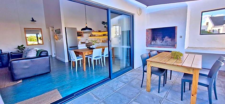 Amia House Struisbaai
