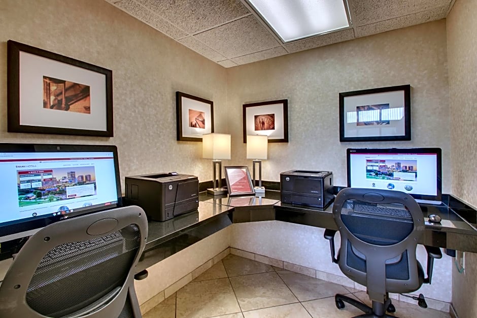 Sonesta Essential Houston Hobby Airport
