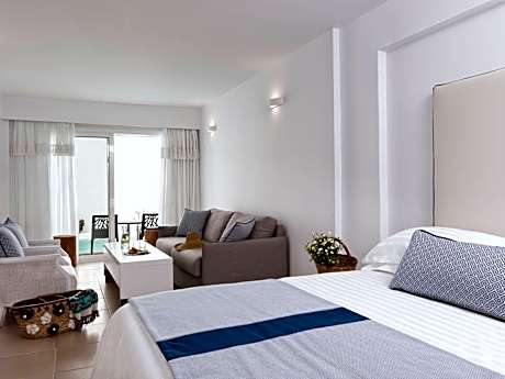 Junior Suite with Shared Swimming Pool