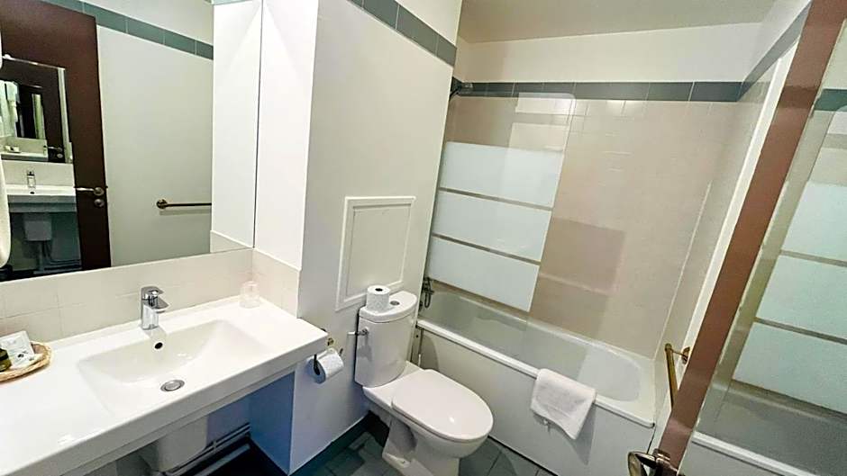 Hotel Paris Vesinet -ex Auberge des 3 Marches