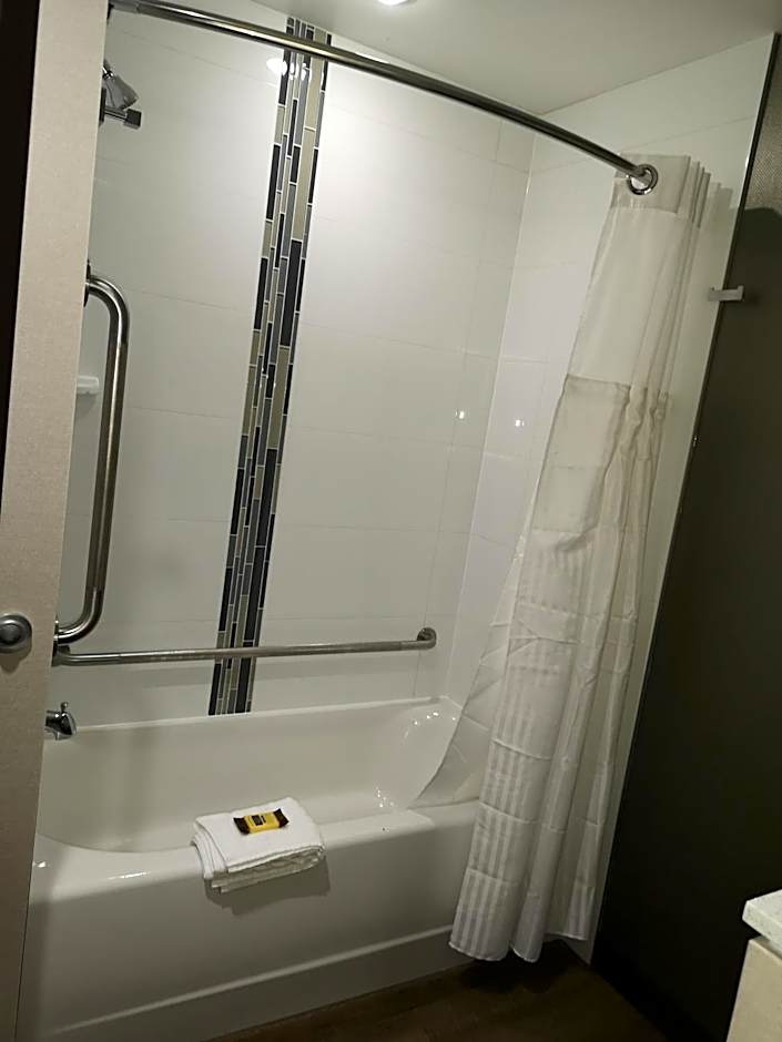 Best Western Plus Hinton Inn & Suites