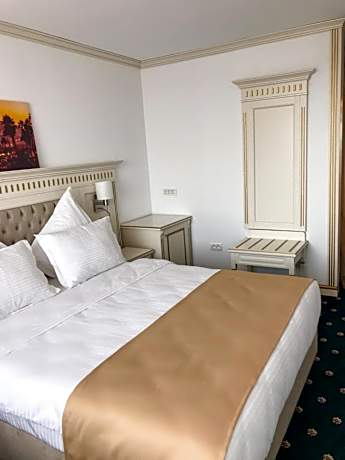 Deluxe Double or Twin Room with Balcony