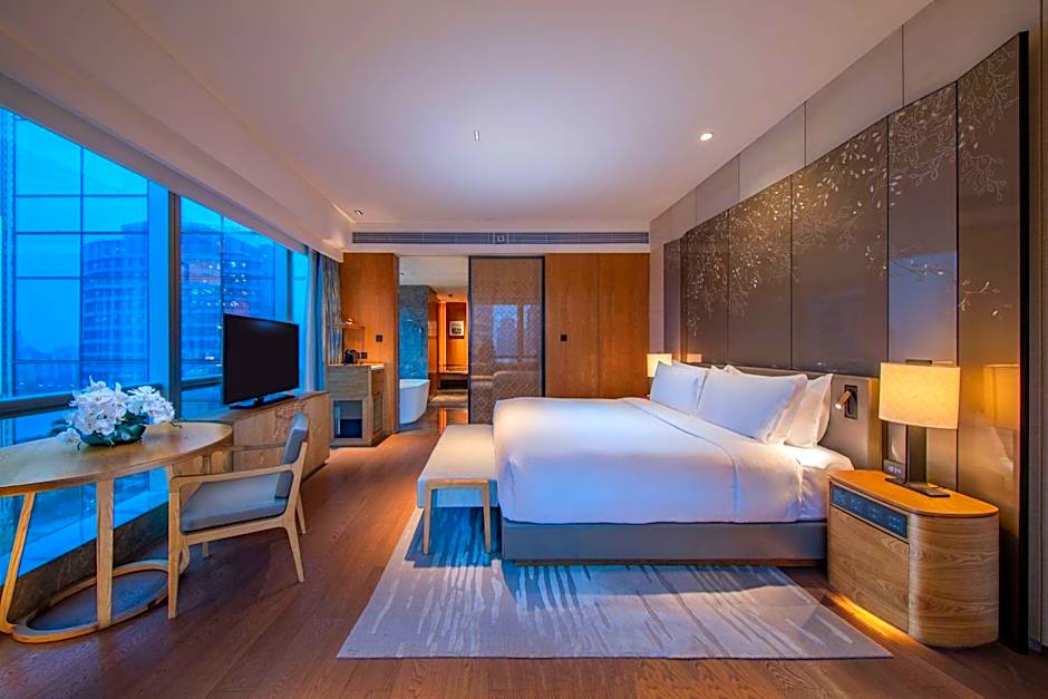 Photo 1 of 5 of Premier 1 King Bed, River View, Tower