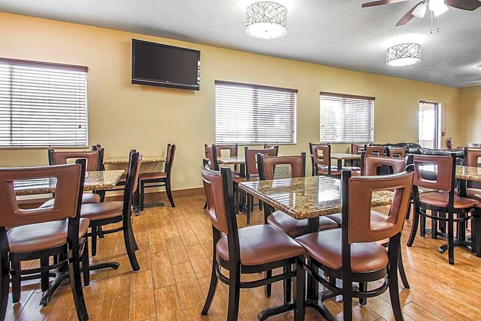 Quality Inn Dubuque on Hwy 20