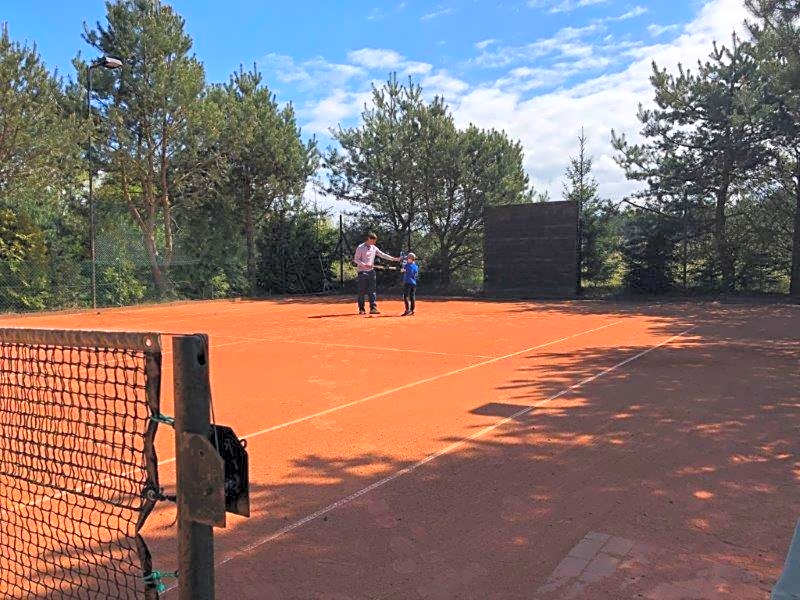 Domek letniskowy z kortem tenisowym Karwia Ostrowo