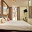 Quentin Museum Square Hotel