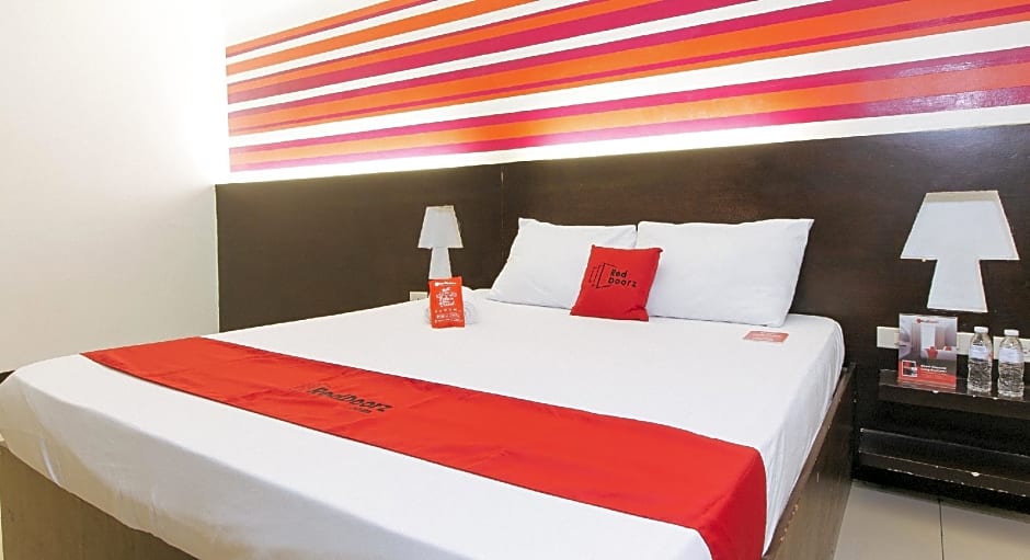 RedDoorz @ EL Highway Hotel Bulacan 