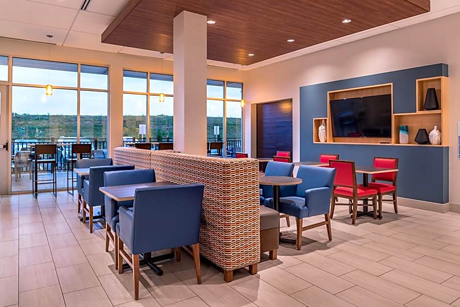 Holiday Inn Express & Suites Farmville By IHG