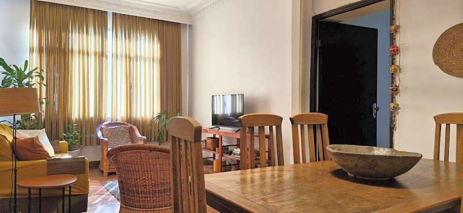 Copacabana 3 quartos ar cond a 2 qds da praia