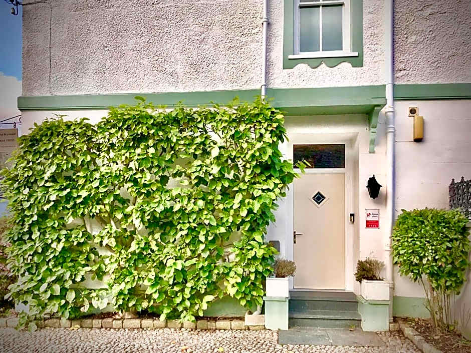 Llety Brynawel Guest House