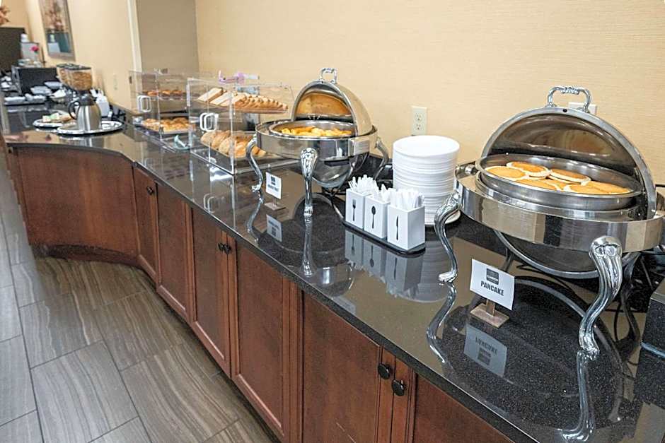 Clarion Hotel Detroit Metro Airport