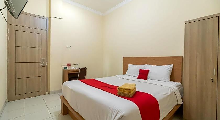 RedDoorz @ Jalan Kolonel Haji Burlian Palembang 2