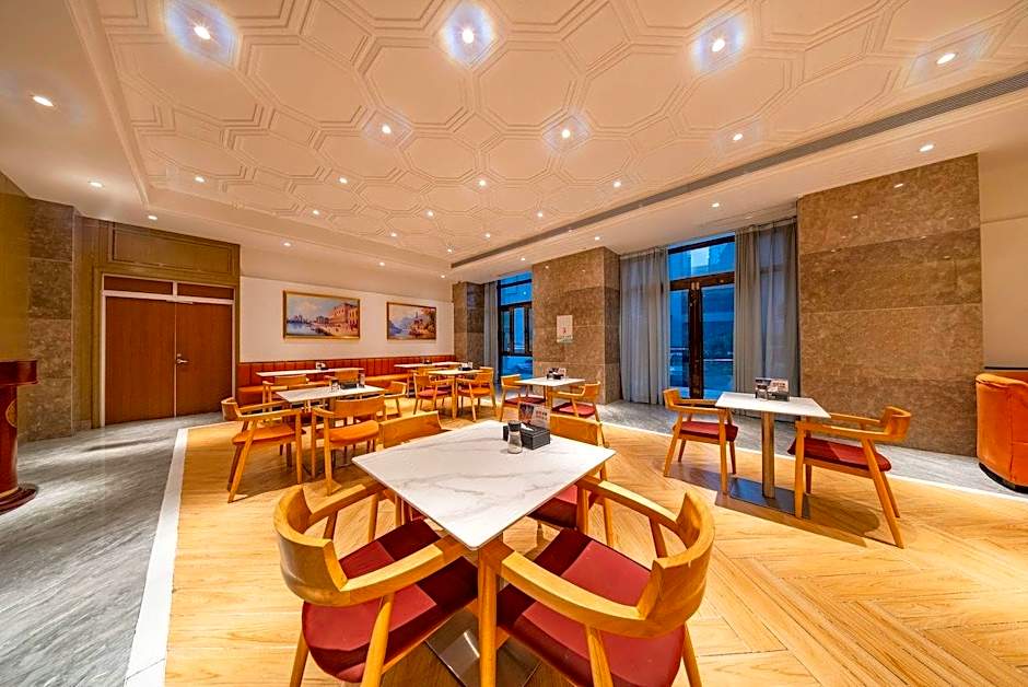 IU Hotels· Lanzhou Xike Station Huanghelou Branch