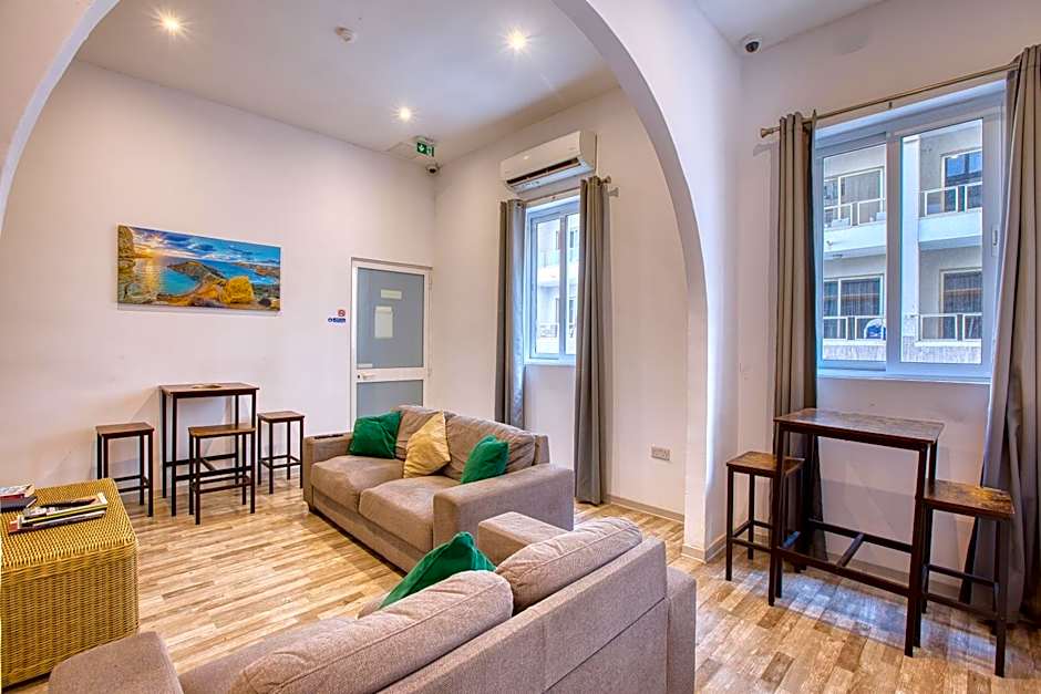 Bookarest Hostel Malta