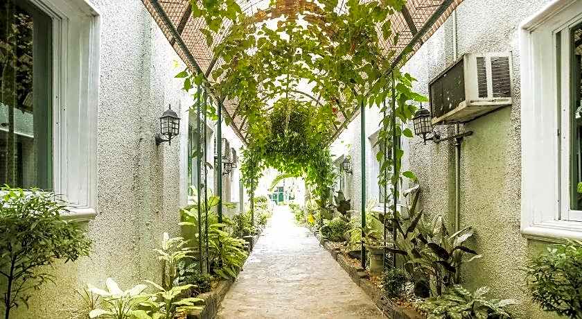 Hotel Euroasia by Bluebookers