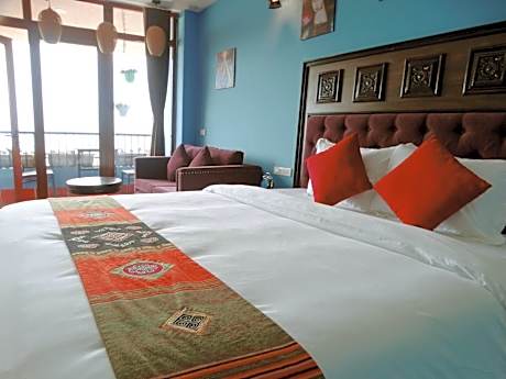Deluxe Double or Twin Room with Mountain View