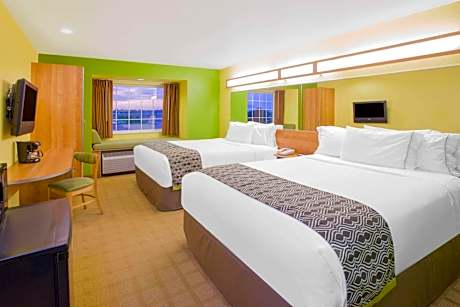 Queen Room with Two Queen Beds and Roll-in Shower - Mobility Accessible/Non-Smoking