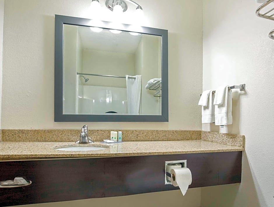 Quality Inn & Suites Arnold – St Louis – Arnold, MO
