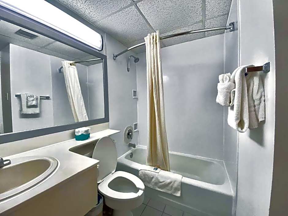 Brentwood Inn & Garden