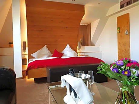 Junior Suite with Dome View