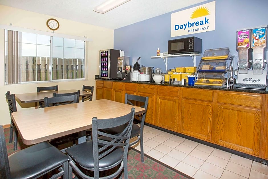 Days Inn by Wyndham Lexington NE