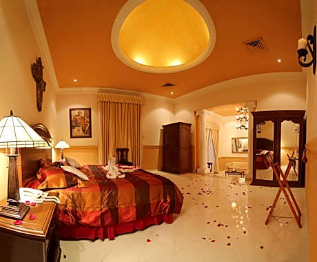 Master Suite with One King Bed & Spa Bath - Garden View
