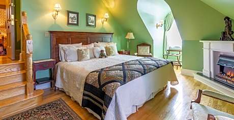 King Suite with Spa Bath and Fireplace