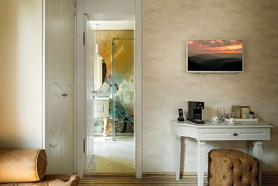 Gallery 37 Powered by ASTON