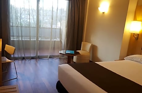 COMMUNICATED DOUBLE ROOM